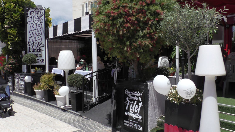 Domino Cafe & Restaurante Albir