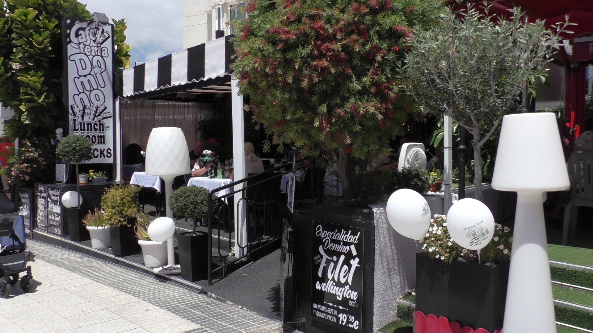 Domino Cafe & Restaurante Albir